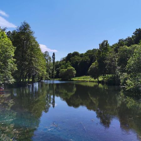 Gites les écuries Saserang Mouilleron Extérieur photo