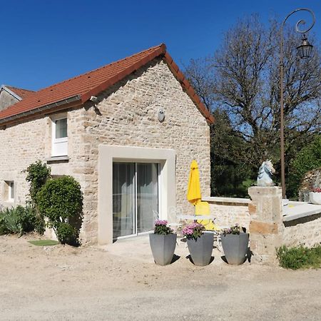 Gites les écuries Saserang Mouilleron Extérieur photo