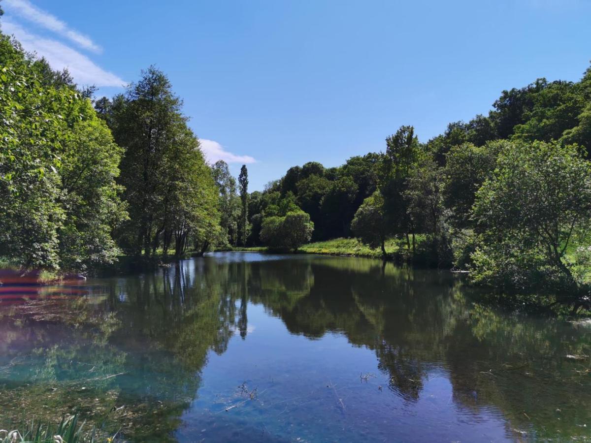 Gites les écuries Saserang Mouilleron Extérieur photo